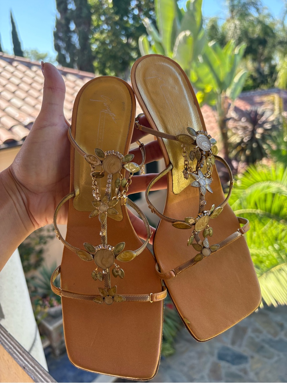 Giuseppe Zanotti Embellished
Rhinestone Flower Sandal - Picture 10 of 10